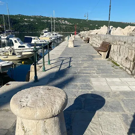 S Balkonom 10 Metara Od Mora Opatija