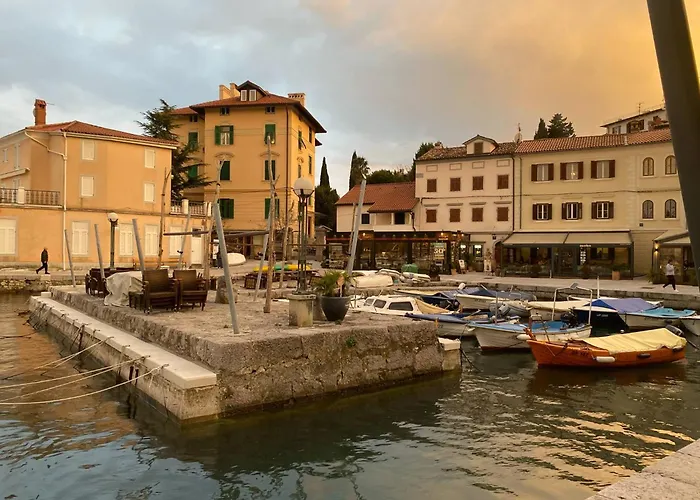 S Balkonom 10 Metara Od Mora *