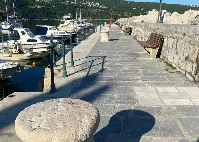 S Balkonom 10 Metara Od Mora Opatija
