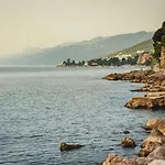 S Balkonom 10 Metara Od Mora