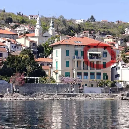 S Balkonom 10 Metara Od Mora Opatija