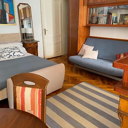 Apartment S Balkonom 10 Metara Od Mora *