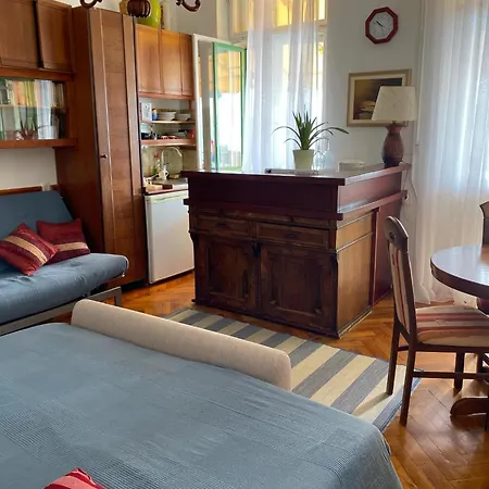 S Balkonom 10 Metara Od Mora