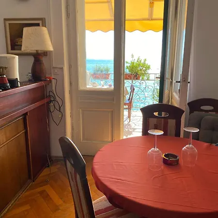 S Balkonom 10 Metara Od Mora Apartment