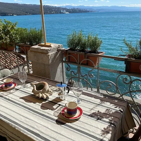 Apartment S Balkonom 10 Metara Od Mora *