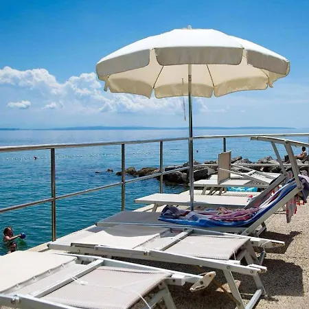 S Balkonom 10 Metara Od Mora Opatija