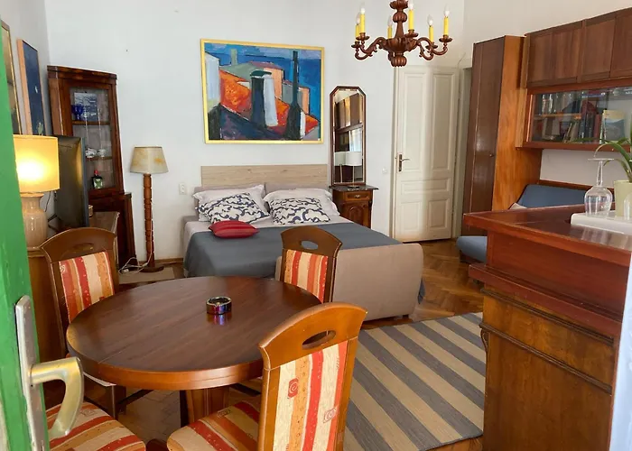 Apartment S Balkonom 10 Metara Od Mora