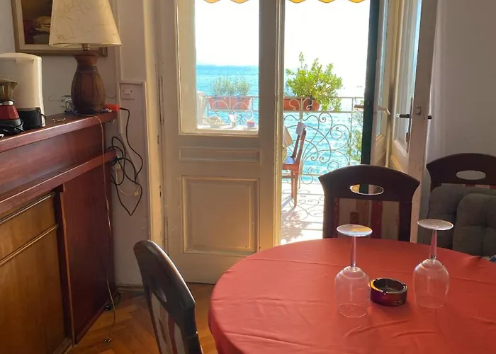 S Balkonom 10 Metara Od Mora Apartment