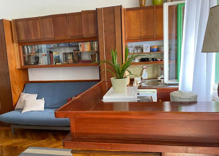 S Balkonom 10 Metara Od Mora