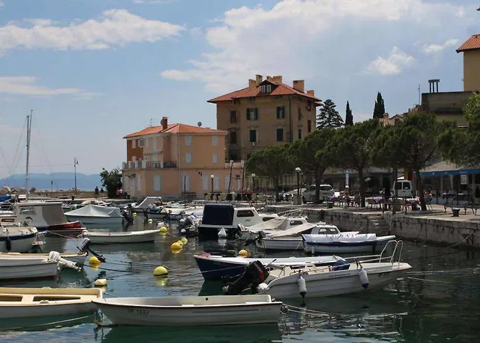 Appartement S Balkonom 10 Metara Od Mora *