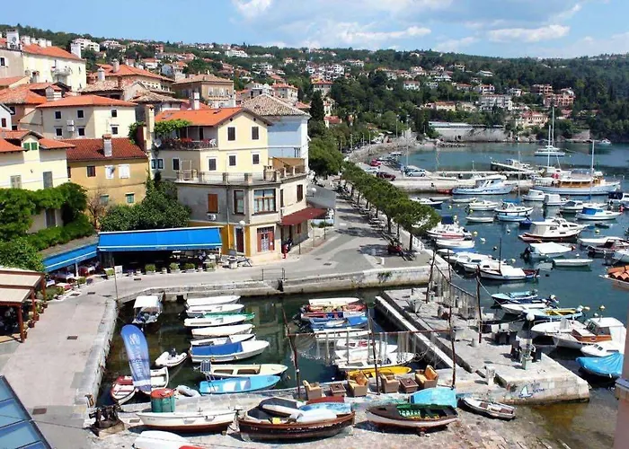 S Balkonom 10 Metara Od Mora *