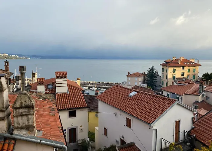 S Balkonom 10 Metara Od Mora Apartment