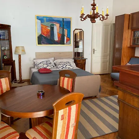 Apartament S Balkonom 10 Metara Od Mora