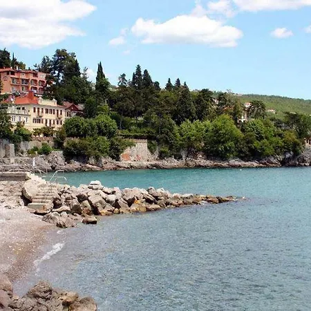 Apartament S Balkonom 10 Metara Od Mora