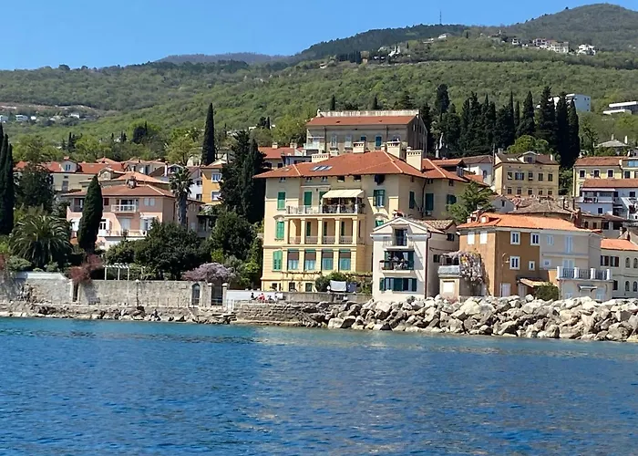 S Balkonom 10 Metara Od Mora Appartement