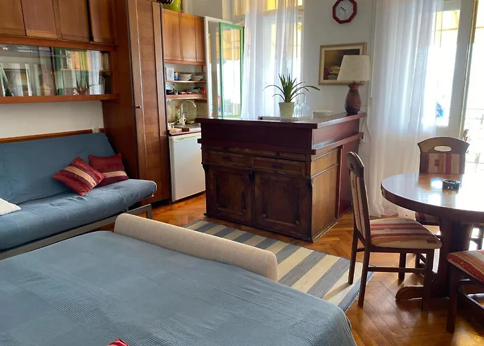 S Balkonom 10 Metara Od Mora