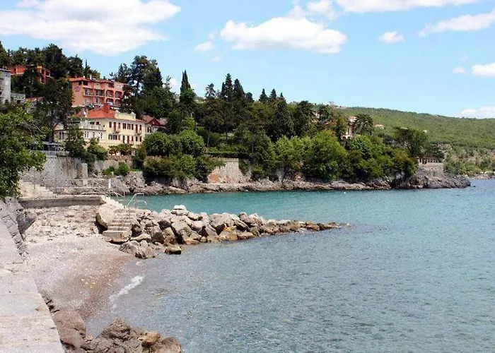 Appartement S Balkonom 10 Metara Od Mora